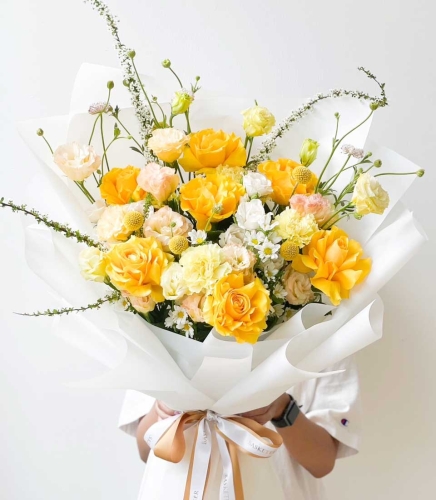 Bó hoa màu vàng tươi